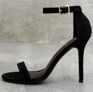 LAST WEEK ll MAKE AN OFFER!! ll LULUS BLACK HEELS